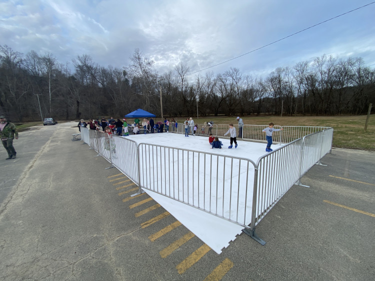35’x34’ Portable Ice Rink with Fencing